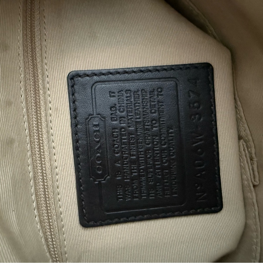 Vintage Coach | Cream & Gold Signature Bag | Classic Style - Picture 5 of 6